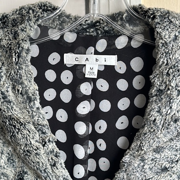 CABI CHINCHILLY Gray & Black Faux Fur Cropped Jacket - Picture 4 of 9